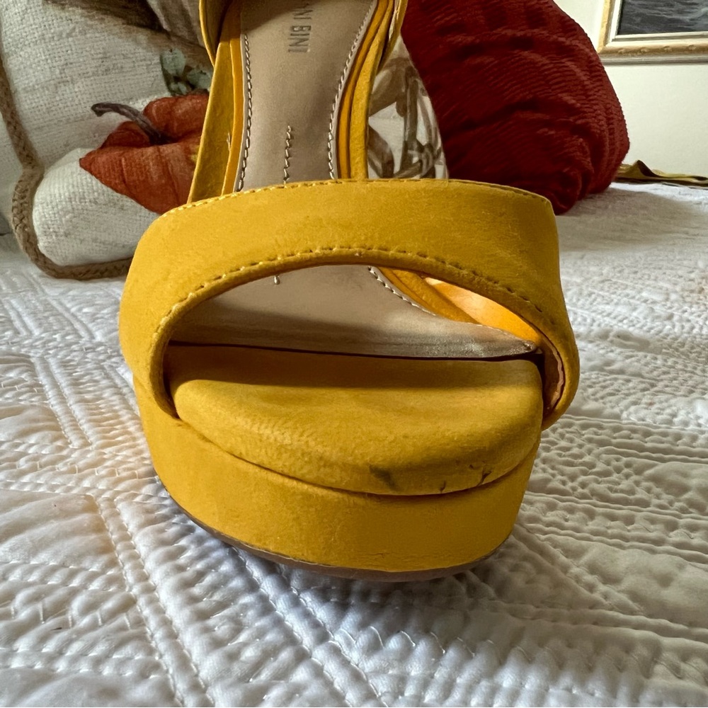 Never used. GIANNI BINI AUSTINNE SUEDE PLATFORM DRESS SANDALS - Picture 11 of 12